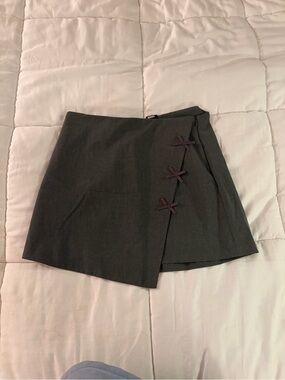 Women's Dark Gray Wrap Skort with Bow Accent
